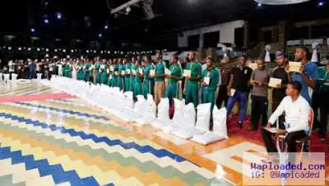 T.B. Joshua Refuses $1,000 Offering Presented to Him By Swiss Woman...See Why He Refused the Gift (Video)